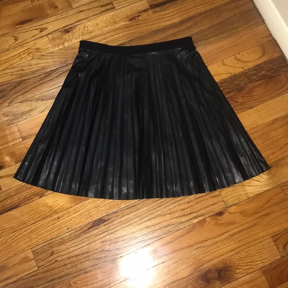 J. Crew Dresses & Skirts - Black Pleated J. Crew Skirt Size 0